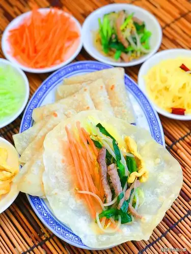 春饼配菜可以随心搭配,丰俭由人.不仅立春这天可以吃,平时也可以吃.