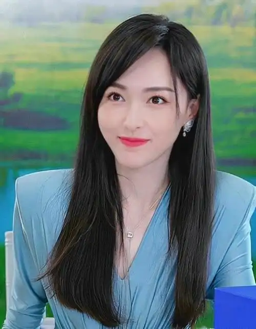 唐嫣今天直播活动截图,黑长直蓝裙造型知性优雅,糖糖笑容好治愈_网易