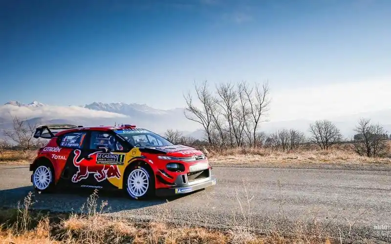 新年驾驶雪铁龙c3 r5赛车继续自己的飞驰人生!