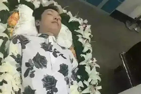 乔任梁死亡,高以翔墓园,本文共(3133字)