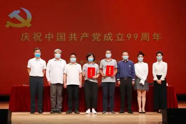 在党的旗帜下——中央歌剧院党员热烈庆祝建党99周年