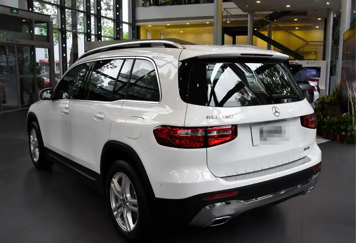 最便宜奔驰7座suv,预售28万,连体大屏,新款奔驰glb真霸气
