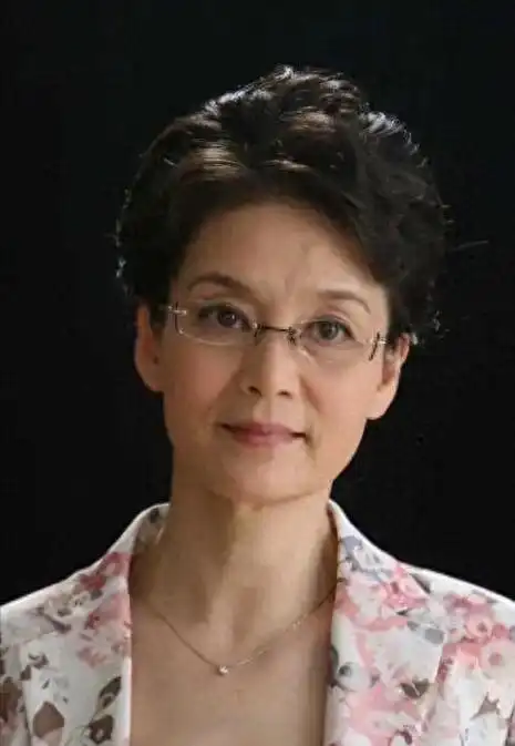 回顾中国唯一中俄混血潘虹生父是苏联人母亲突击嫁给南下干部