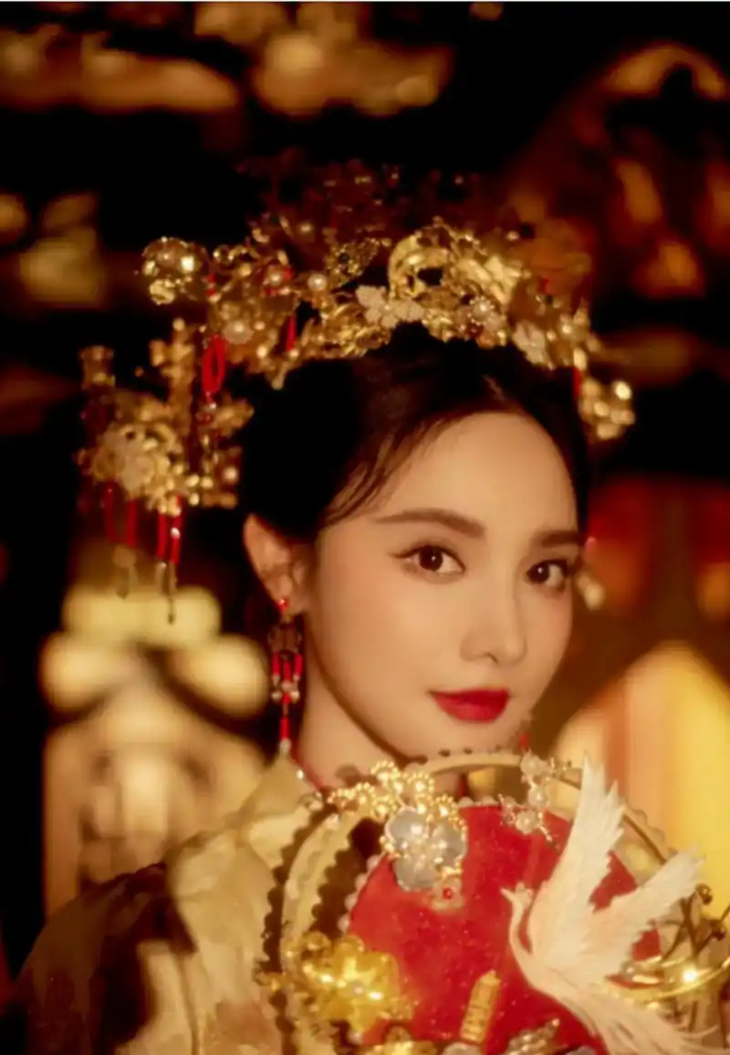 说到彭小苒,大家的第一印象就是《东宫》小枫,红衣策马的样子实在是太