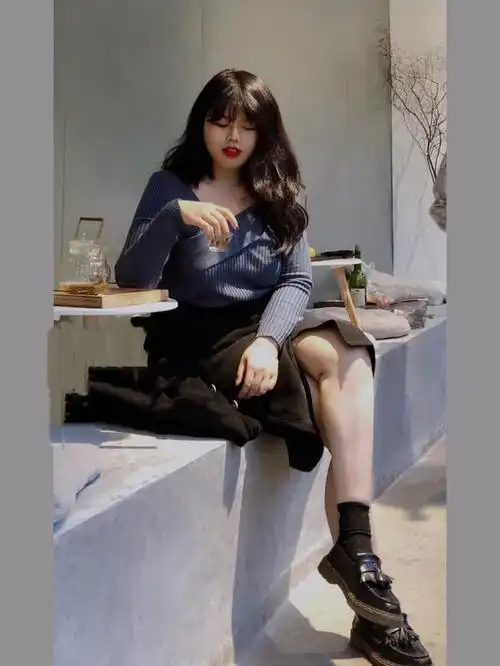 穿衣时髦得靠身材?体重140斤的她,日常穿搭照样好看又高级