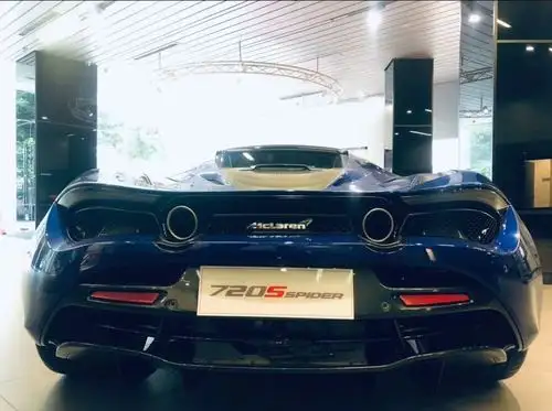 迈凯伦 720s spider特殊极光蓝,电变色车顶黑色内