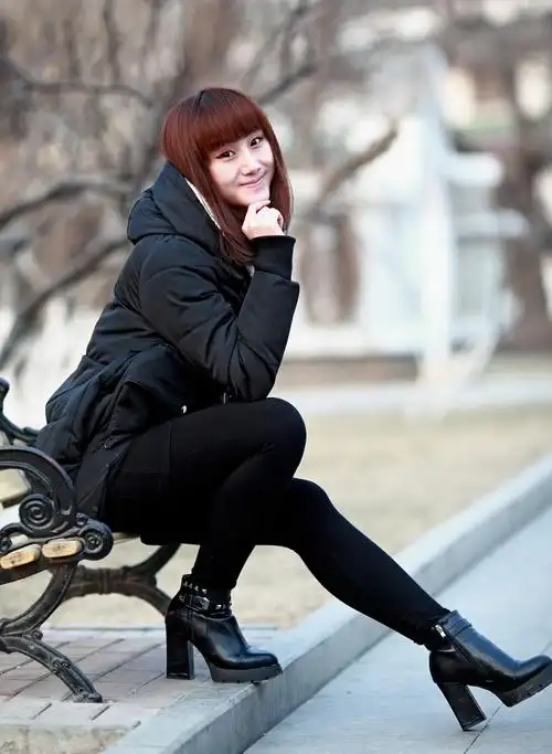 人民公园外拍美女