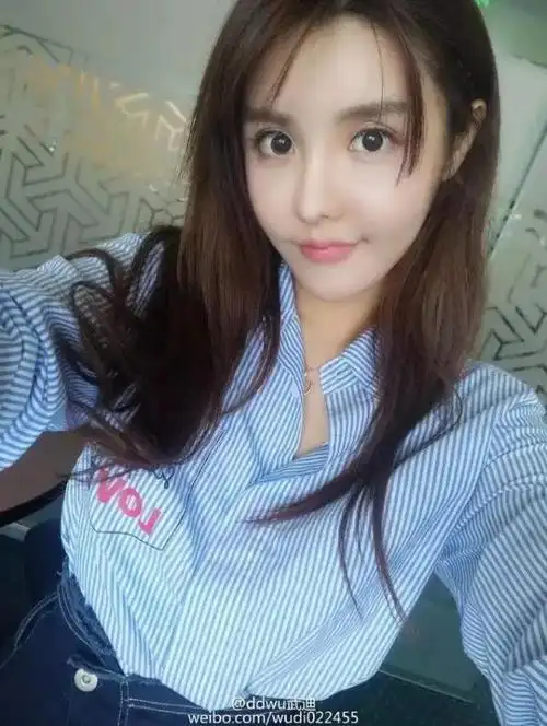 网红经济模式探索:网红吴迪与王思聪骂战疑似炒作