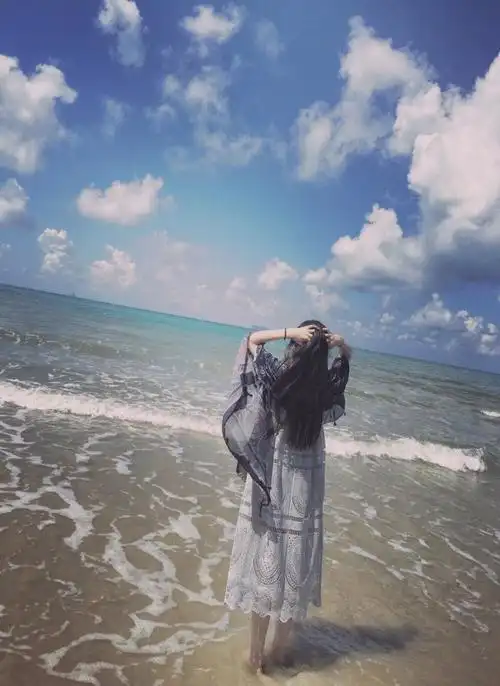 女生头像碧海蓝天背影壁纸