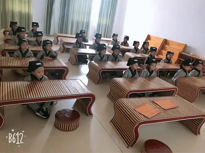 蒙阴街道中心幼儿园中一班:《国学经典课程》很美妙的一节课呢!