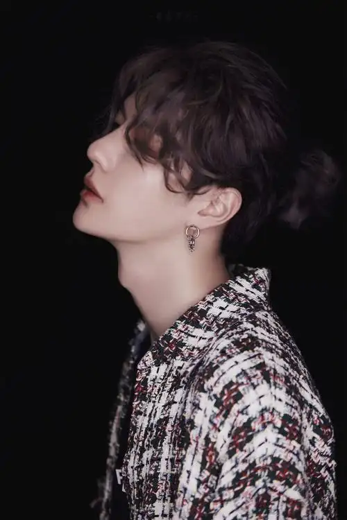 侧脸杀 / 喉结杀