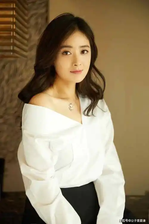 微胖界天花板!蒋欣的前凸后翘就是她最犀利的武器