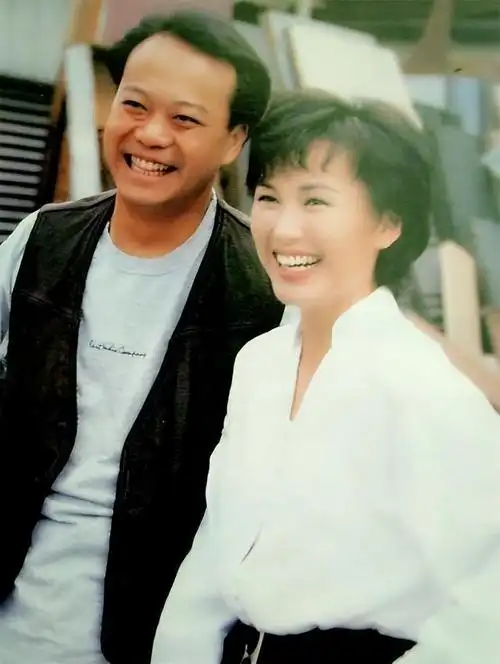 之后的人生仿佛开挂一般,仅仅过了一年就被音乐家黎小田选中,为自己的