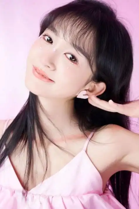 为了更好地维持蓝光乐队的正常运行,更为了让更多人能看到她和她的