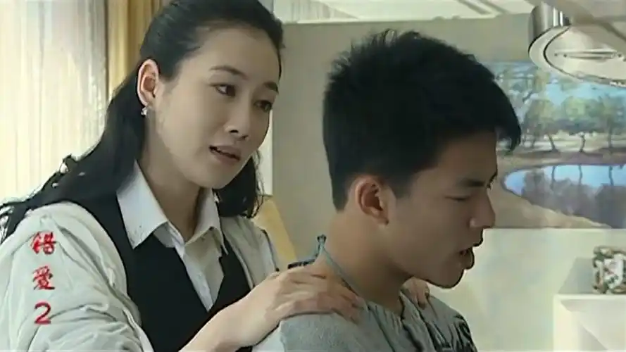 错爱小军住进后妈家一大早就起床做早饭一句话感动了梅雨歌