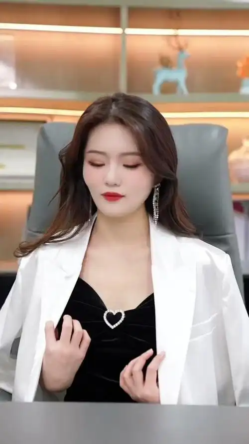 姚摆摆_姚摆摆个人资料_姚摆摆直播间_18183kol_18183网红站