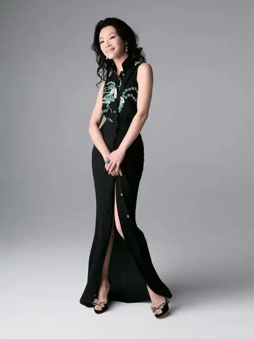 吕薇性感时尚清新写真曝光