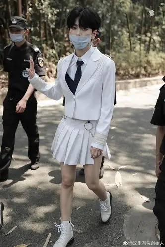 点击就看马嘉祺女装