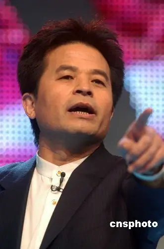 资料图:著名主持人毕福剑. 中新社发 张宇 摄