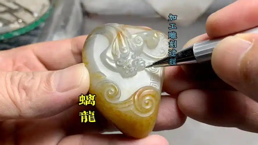 弘扬国家非物质文化遗产玉雕和田玉籽料螭龙加工雕刻过程