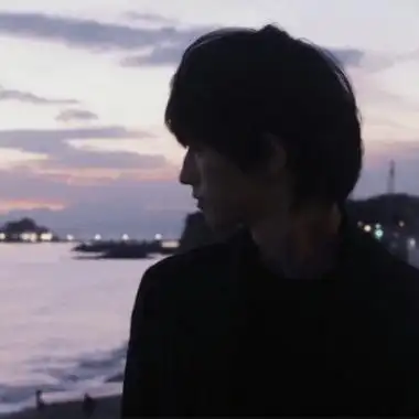 高清成熟稳重的男头真人高冷侧面图片,男生头像图片