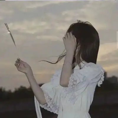 气质文静的优雅文艺森系女生头像