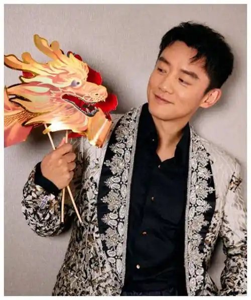 为赚奶粉钱分身乏术,工作繁忙行程满_家庭_事业有成_舞台