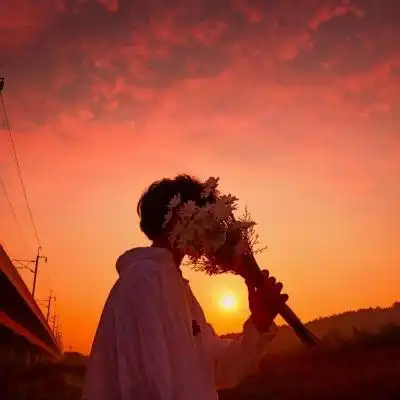 非常有意境的一套男生头像,漏不漏脸都很唯美和霸气.444020年6月29日