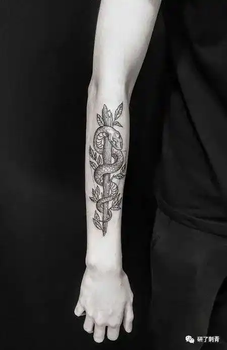 男生纹什么纹身好看(手臂最好看的纹身) - 盒子游戏