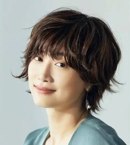 40岁女人选短发,牢记"3要3不要"原则,既优雅得体还减龄时尚_发型_卷发