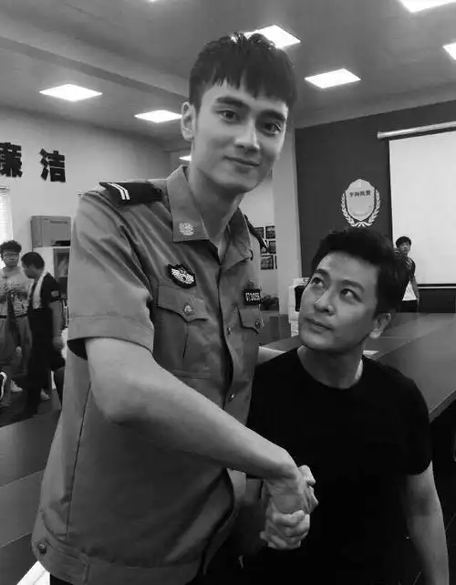 捣蛋铁警成功逆袭看高旻睿如何成为一个合格的最帅铁警