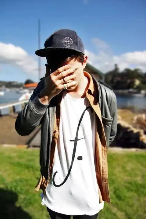 男生qq皮肤图片 最难过的事情是想笑却笑不出来,想哭就泪流满面