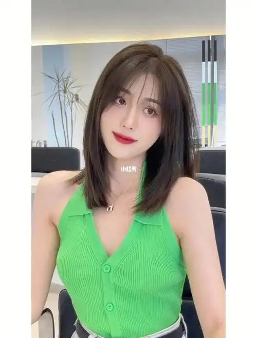 适合圆脸方脸女生刘海减龄刘海济南发型