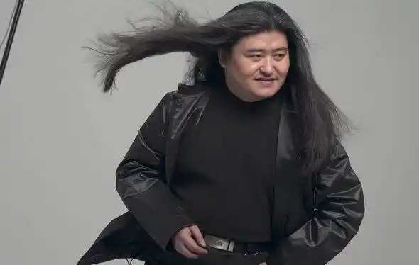 毕竟,长发的不一定是精灵王子,也可能是刘欢老师.