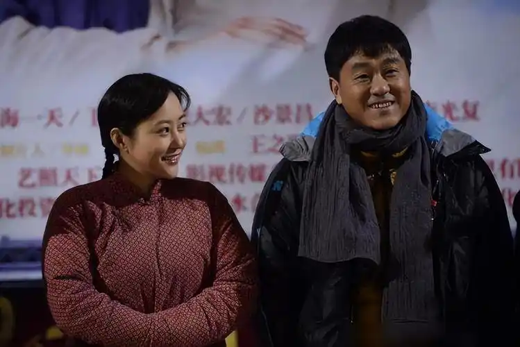 演员何冰为何结婚几十年零绯闻看看妻子是谁就知道了