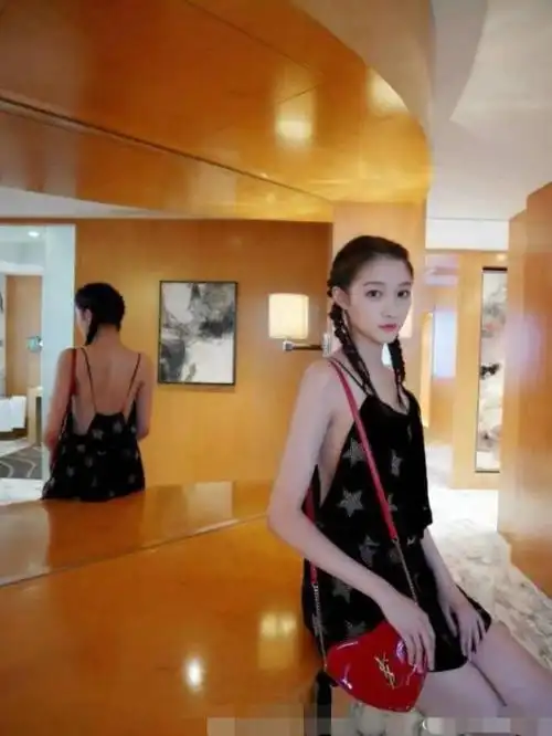 关晓彤大尺度关晓彤拍大尺度写真被曝真空上阵