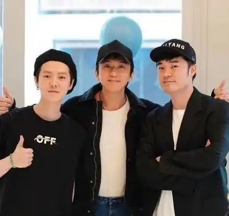 时隔九年老牌跑男团再合体,邓超郑恺祖蓝王宝强开心聚会,好热闹