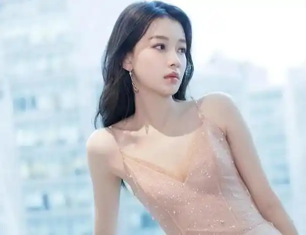 孙怡的成名路可谓艰辛,作为一名家境普通的北漂,努力成现在这样优秀的