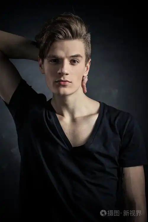 英俊的男人照片-正版商用图片1f3591-摄图新视界