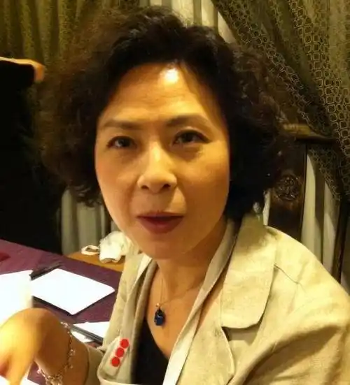 演员孙凤英:为爱息影,帮丈夫亲哥还清百万债务,对继女视如己出_梁天