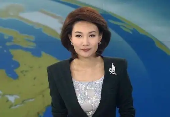 "央视一姐"李梓萌:身高1.75,曾19岁进北广,因太优秀没人敢追