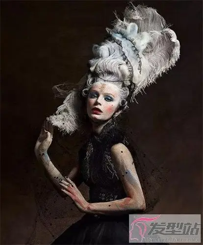 复古风宫廷盘发 优雅高贵宛如王后