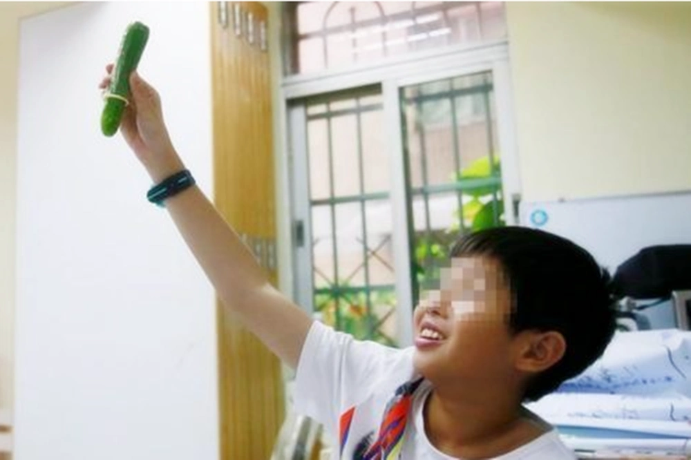 为何"避孕套"总放在收银台旁,如何给孩子解释才好?父母别尴尬