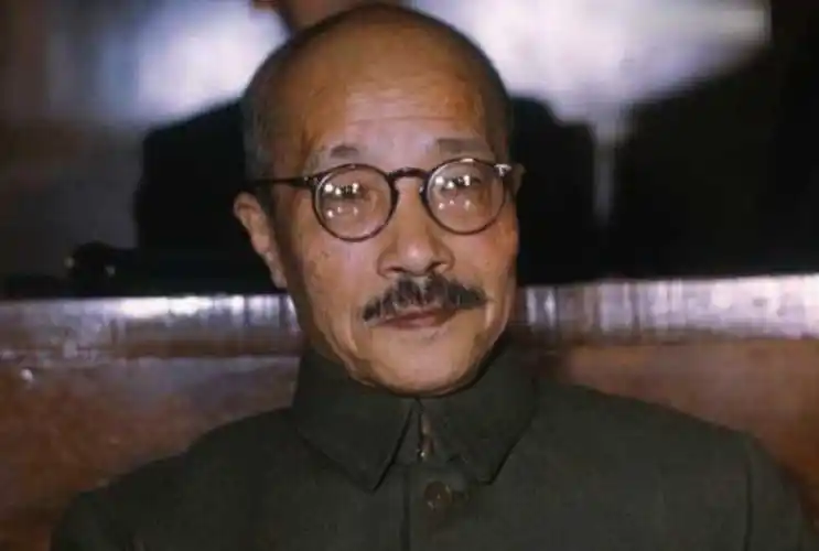 东条英机一直以为天皇效力为自己的终身目标.