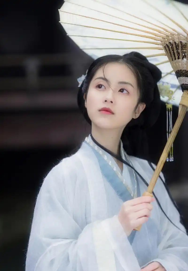 章乐韵唯美古风汉服美女写真