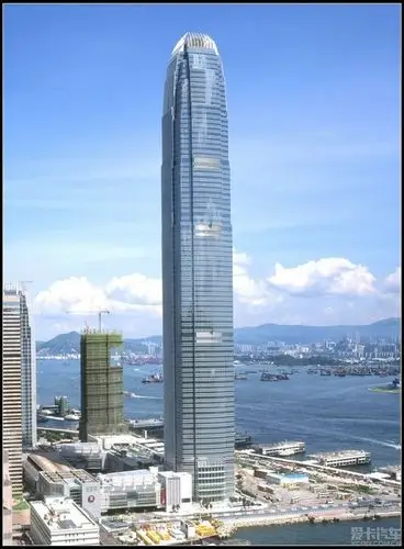 广州国际金融中心,高437.5米,位于中国广州,建于2010年.