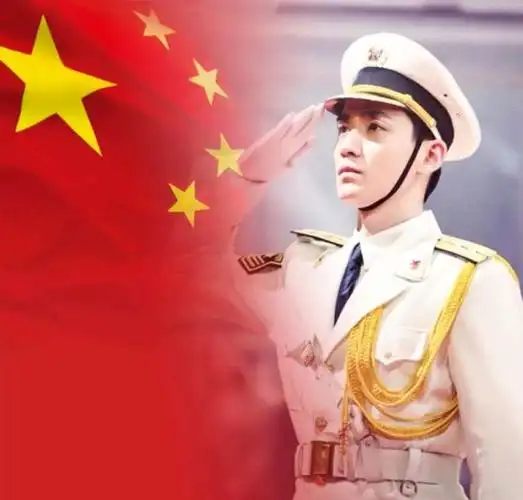 《回归》篇中朱一龙饰演护旗手