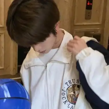 真人版头像男帅气不像网图的照片,男生头像图片