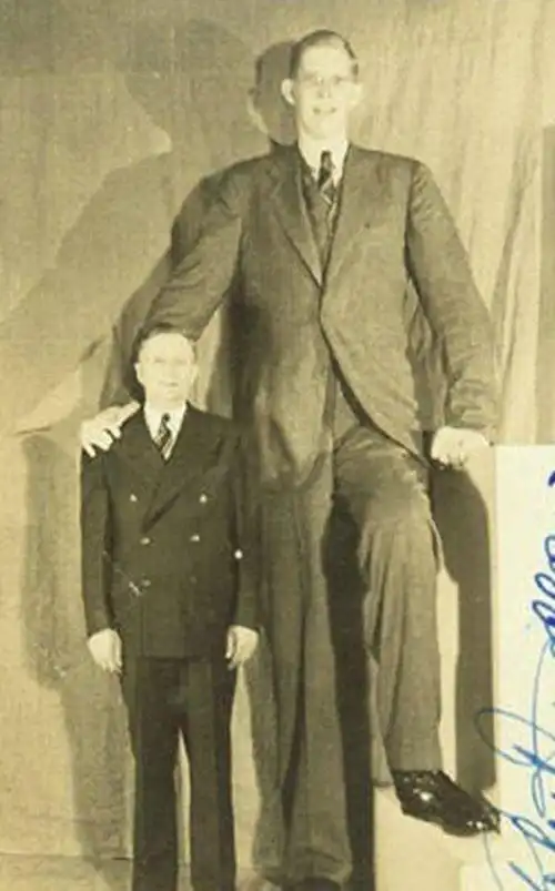 世界上最大的人罗伯特潘兴瓦德罗高达2米72