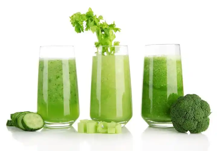 白底绿色蔬菜汁新鲜健康绿色饮品饮料